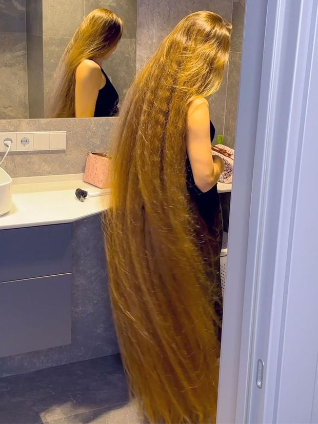 VIDEO - Enormous hair deluxe