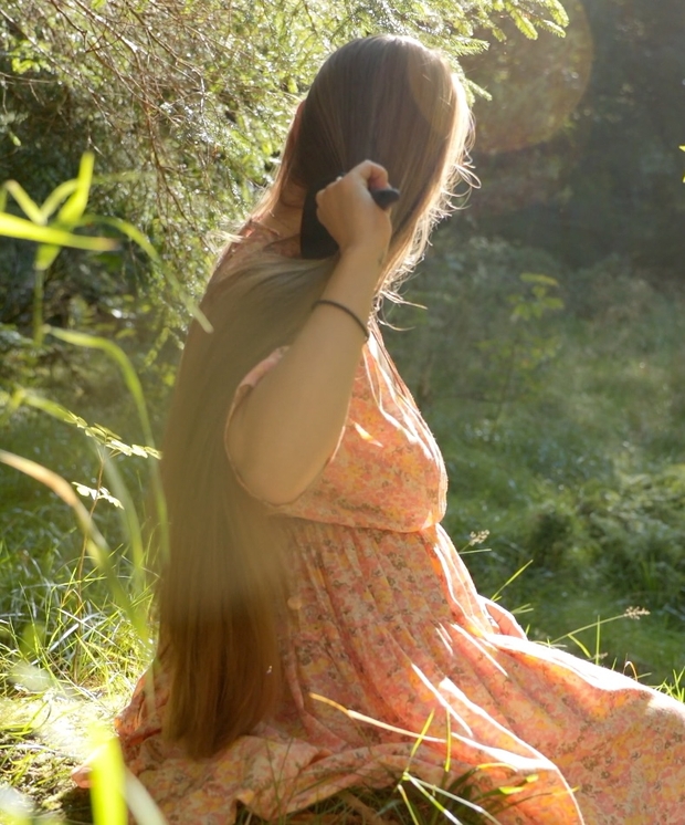 VIDEO - Magical hair brushing