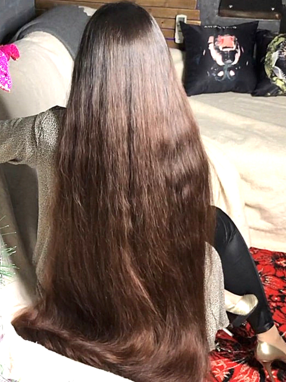 VIDEO - Mila has so much hair (part 1)