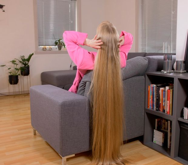 VIDEO - Extreme blonde bun elegance