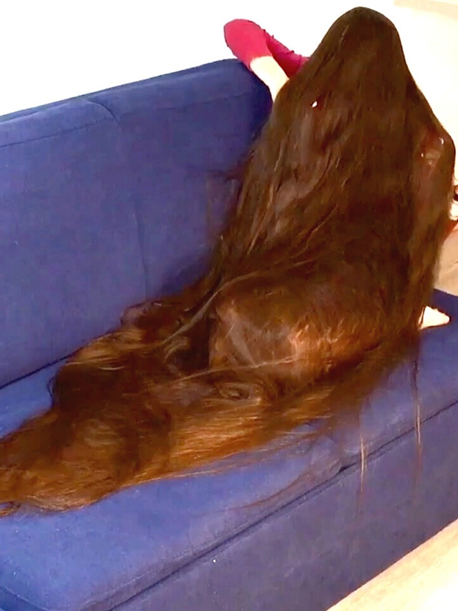 VIDEO - The longest hair you have ever seen