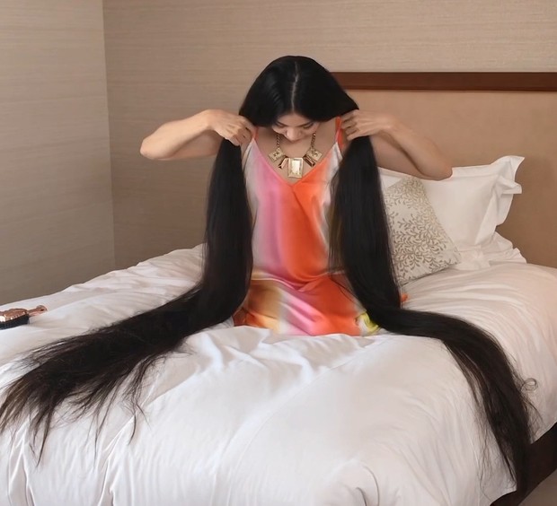 VIDEO - Tons of hair 2