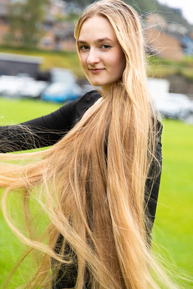 PHOTO SET - Wind tossed tresses photoshoot