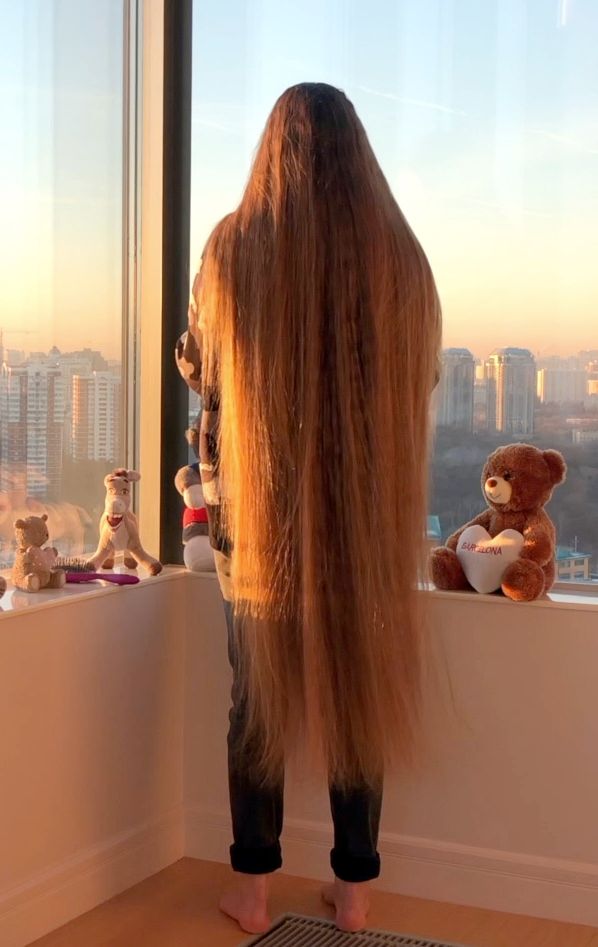 VIDEO - Heavy calf length hair