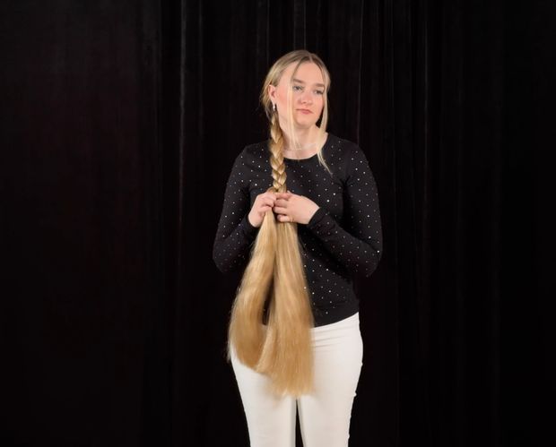 VIDEO - Braids and buns display