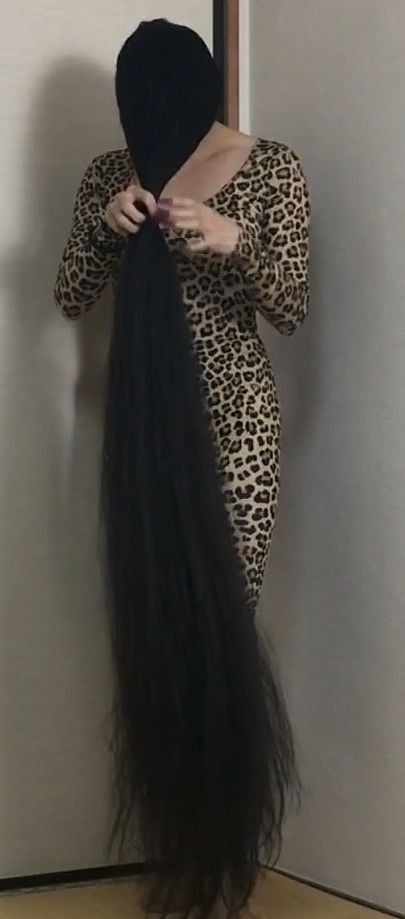 VIDEO - In front of her face 5