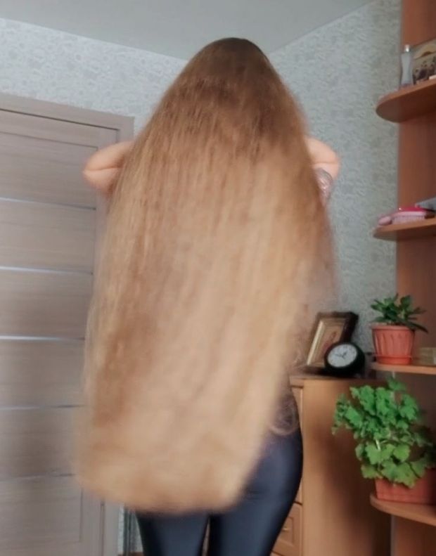 VIDEO - A massive mane and folded hair