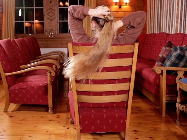 VIDEO - Massive blonde hair sliding and bundrops