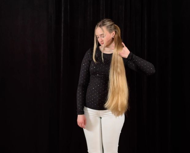 VIDEO - Braids and buns display