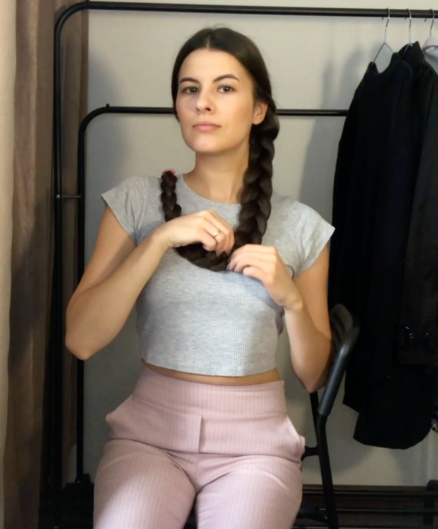 VIDEO - A silky, long, dark mane