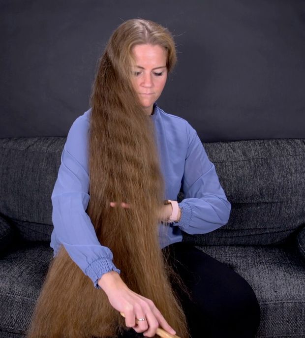 VIDEO - Brushing her massive mane