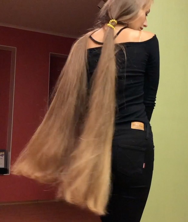 VIDEO - The ultimate ponytails