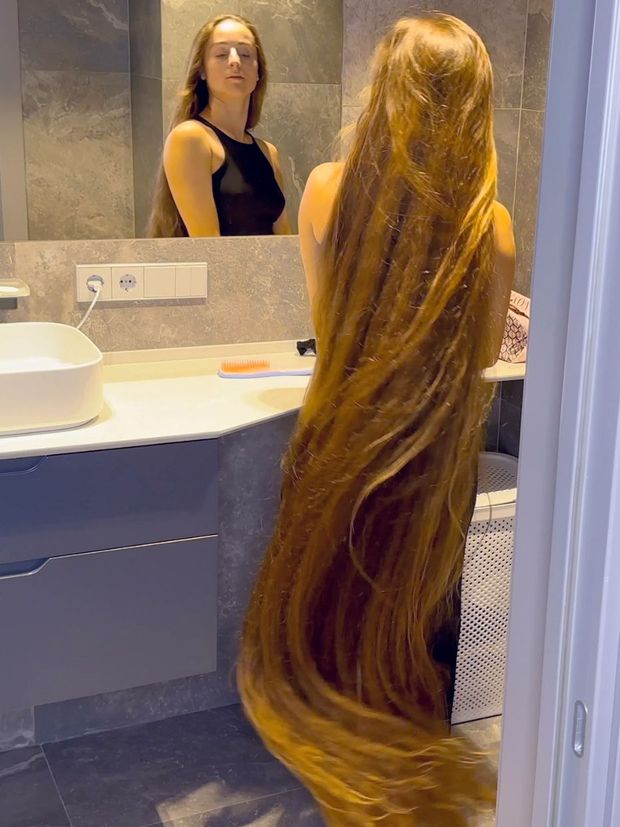 VIDEO - Enormous hair deluxe