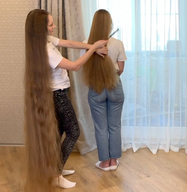 VIDEO - Two sisters with a lot of hair