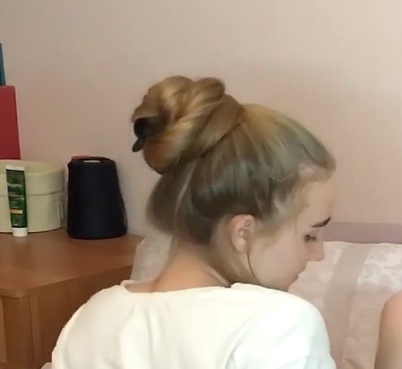 VIDEO - Heavy, blonde, thick, long hair