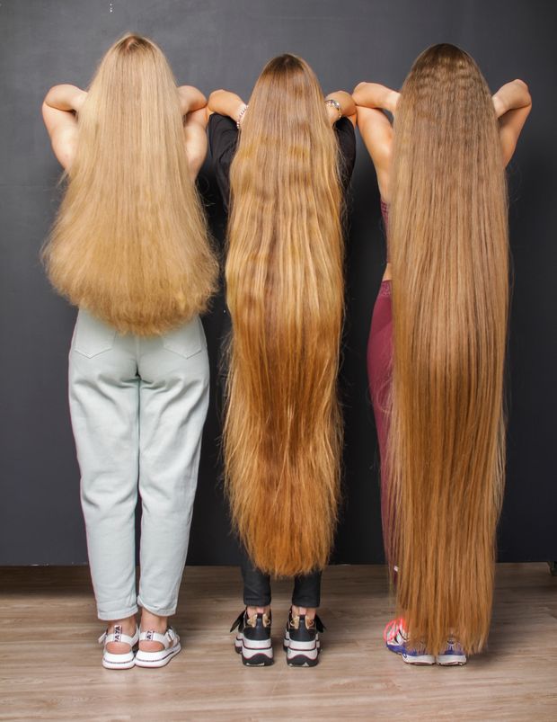 PHOTO SET - Triple long hair in motion photoshoot