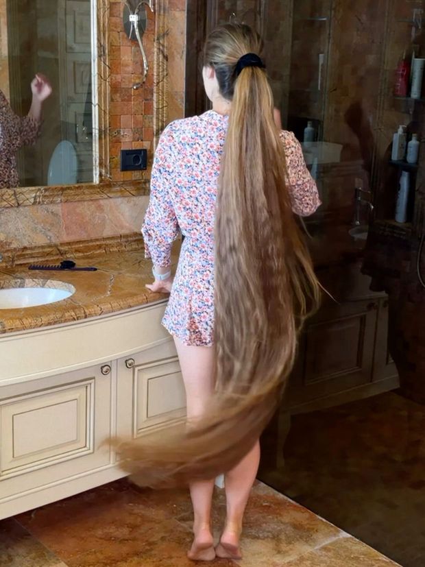 VIDEO - Extreme super thick and long hair