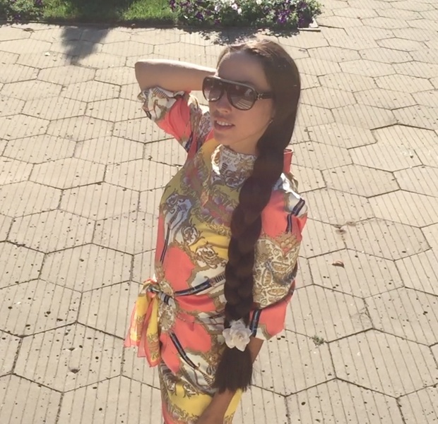 VIDEO - Long fat braid in the sun