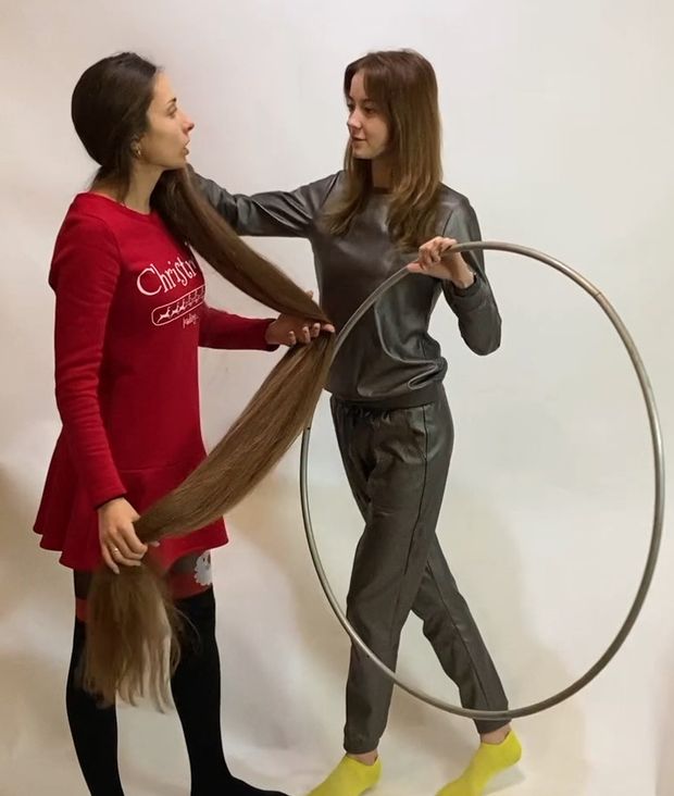 VIDEO - Floor length hair creativity