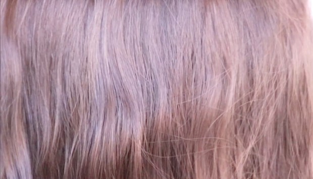 VIDEO - Antonia&#x27;s closeup hair play