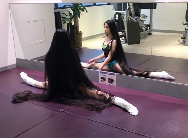 VIDEO - The longest hair at the gym