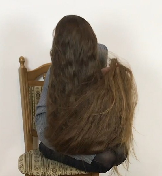 VIDEO - Hiding in hair
