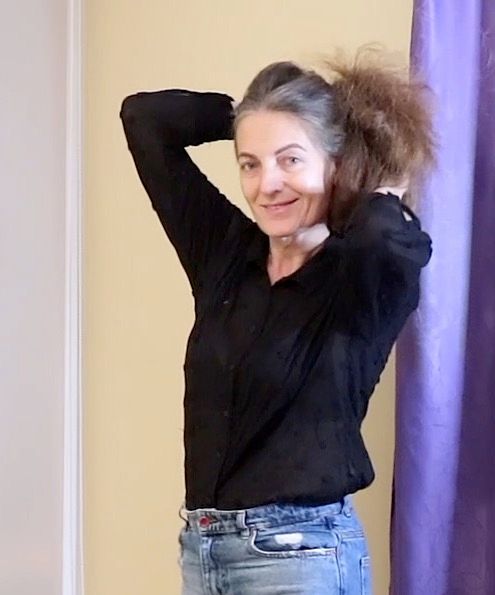 VIDEO - Extreme hair length is her passion