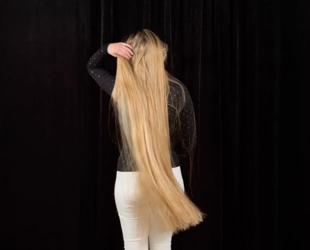VIDEO - Braids and buns display