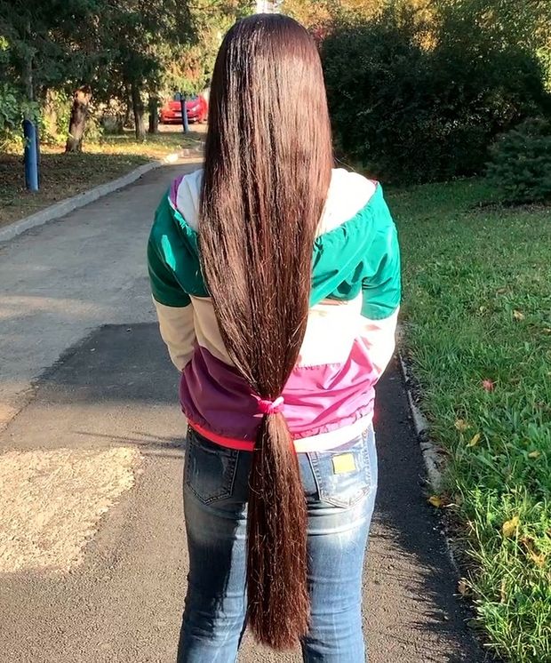 VIDEO - Huge, heavy buns, bangs and a lot of long hair