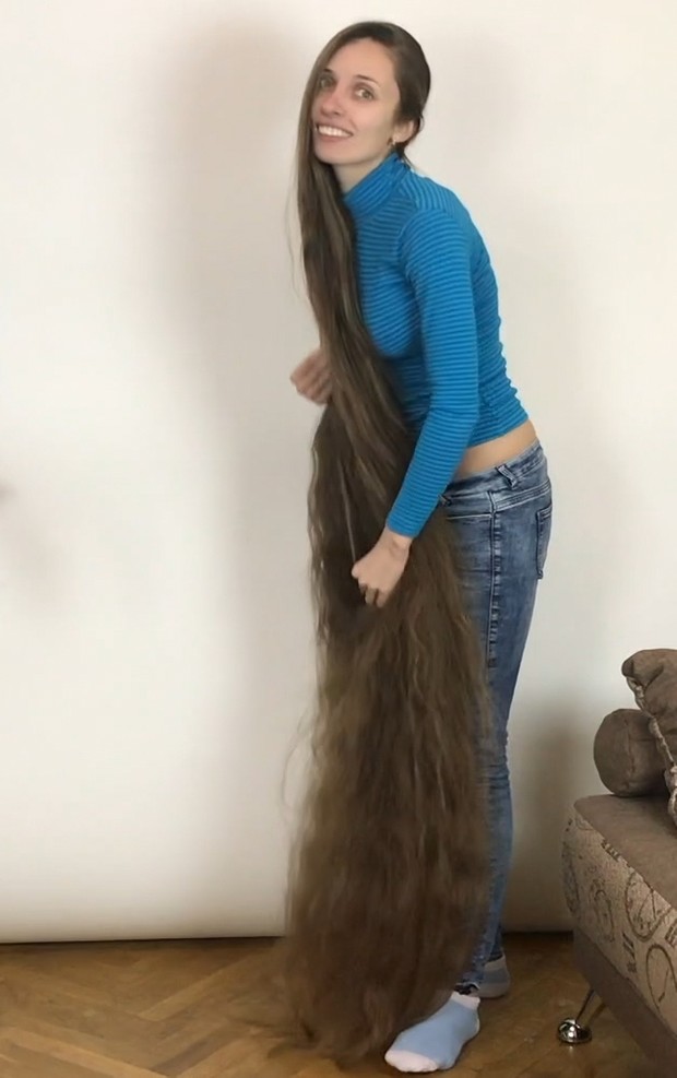 VIDEO - Longer than floor length