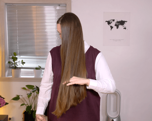 VIDEO - Veronica&#x27;s hair oiling