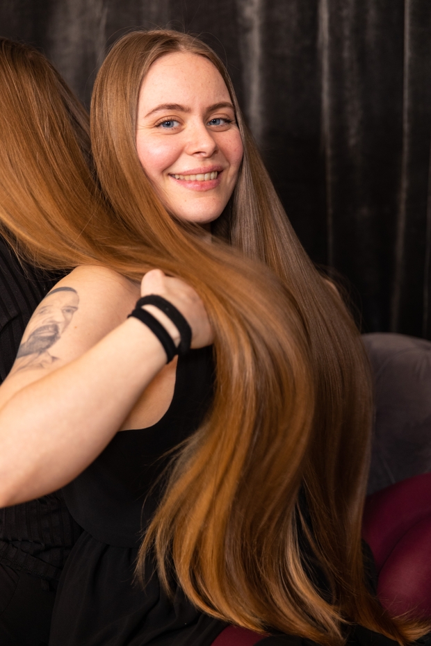 PHOTO SET - Celina&#x27;s hair over Natalie&#x27;s shoulders photoshoot