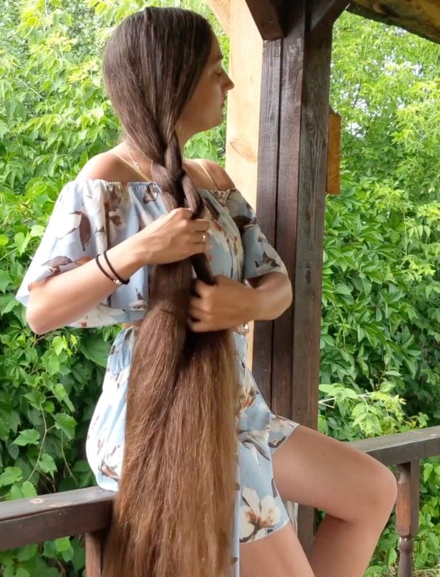 VIDEO - She has so much hair!