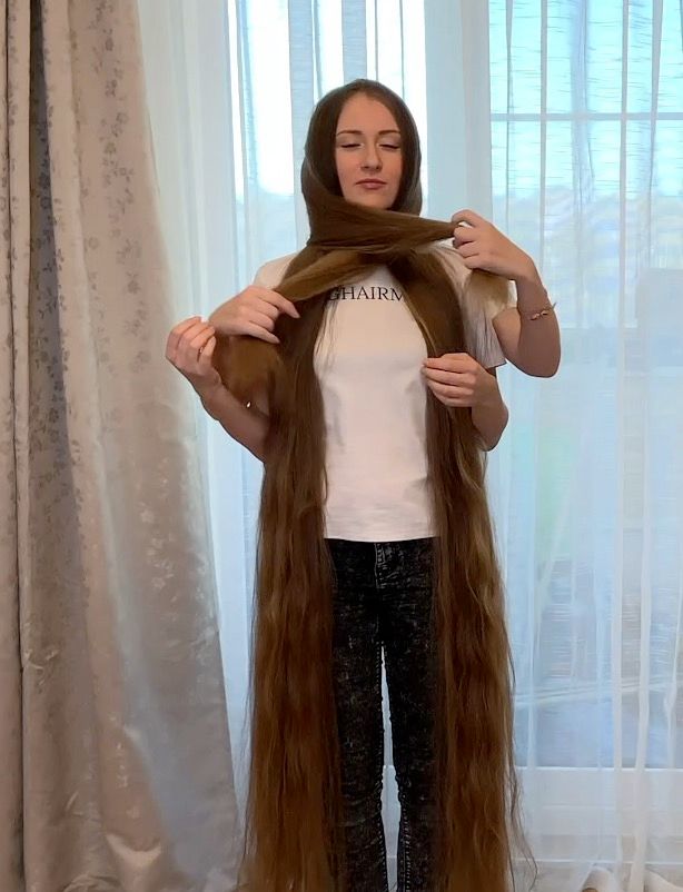 VIDEO - Two sisters with a lot of hair