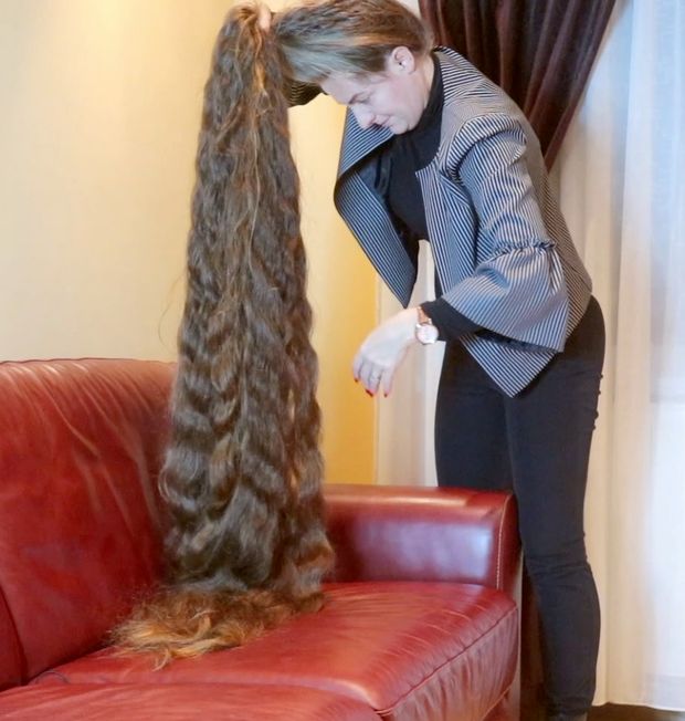 VIDEO - Super heavy floor length hair