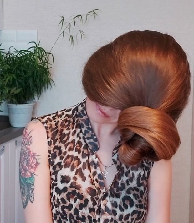 VIDEO - Heavy bundrops in front of her face