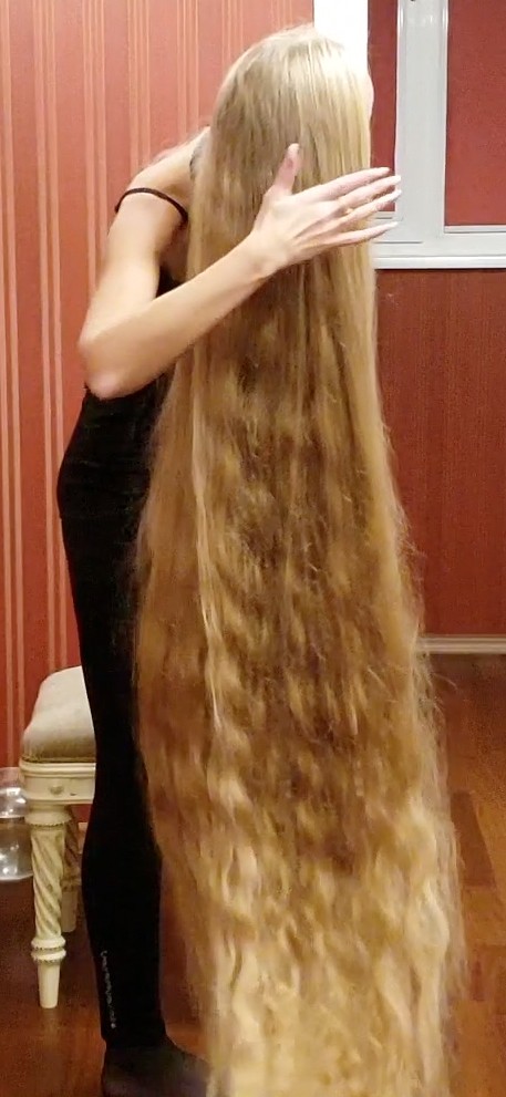VIDEO - Alena = Perfect, long hair