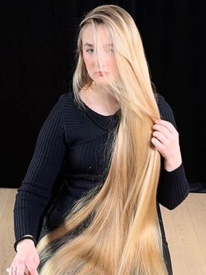 VIDEO - Perfect blonde hair length display and brushing in lap (part 2)