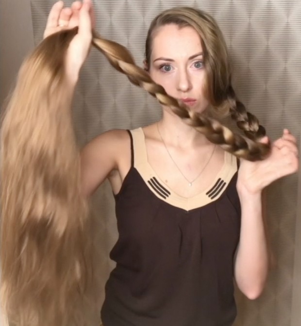 PHONE VIDEO - Katerina&#x27;s hair display