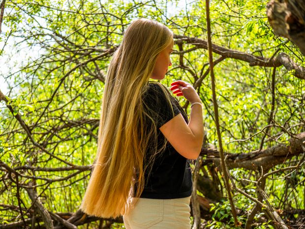 PHOTO SET - Audrey in black in nature photoshoot