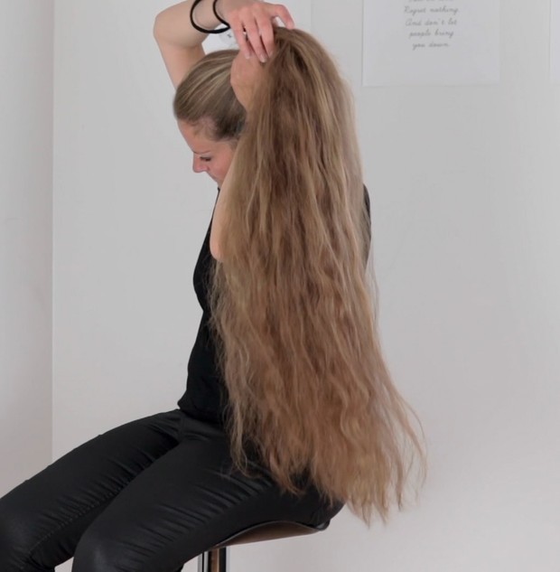 VIDEO - Siri&#x27;s buns on the side of her head