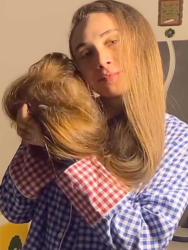 VIDEO - Extreme calf length hair in front of her face (part 1)