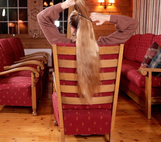 VIDEO - Perfect wavy ponytail sliding