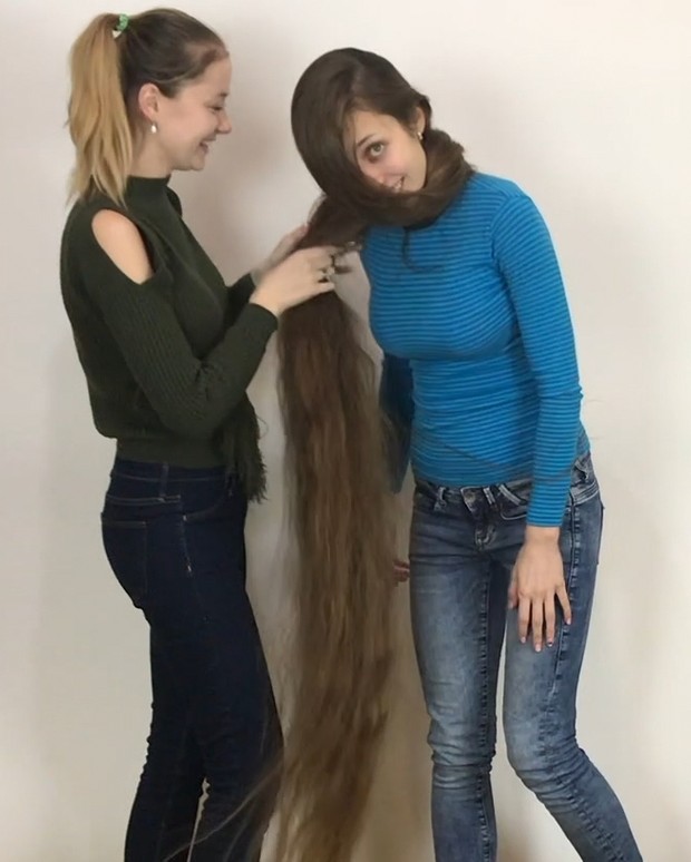 VIDEO - Longer than floor length