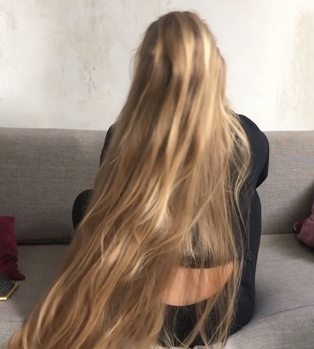 VIDEO - Selma&#x27;s brushing and braiding