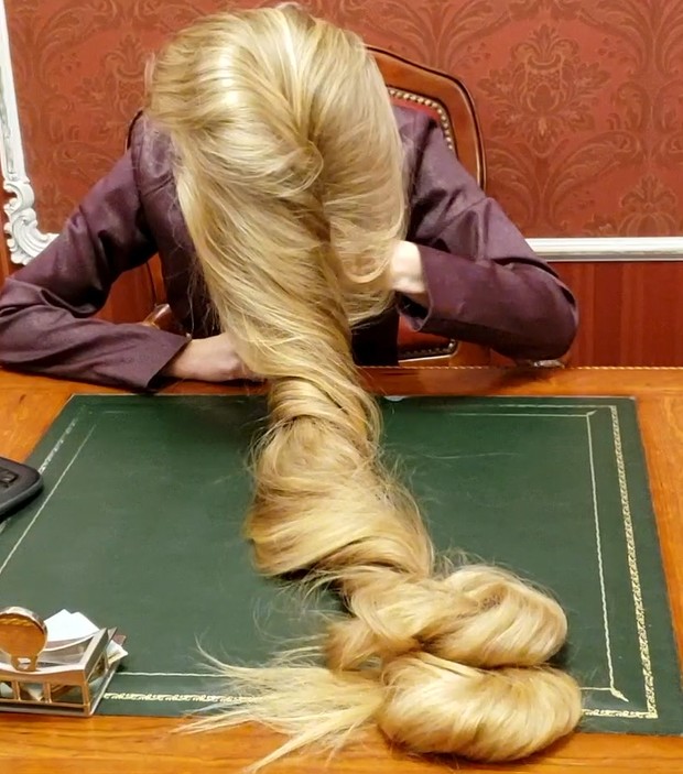 VIDEO - Business Rapunzel