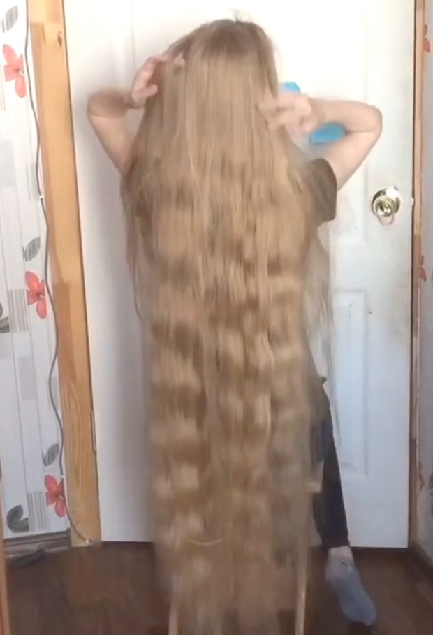 VIDEO - Brush, bun, braid