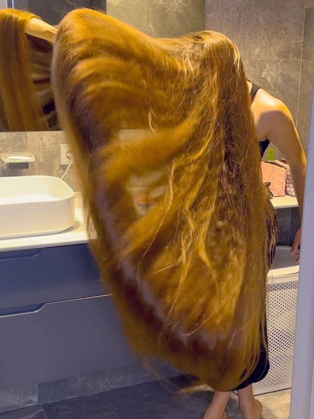VIDEO - Enormous hair deluxe
