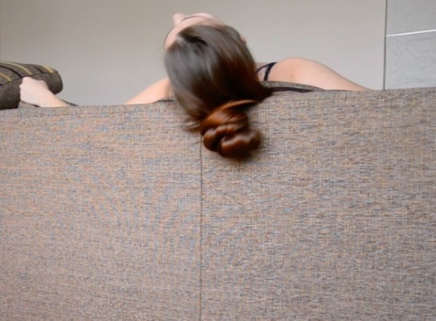 VIDEO - Thigh length hair sofa play