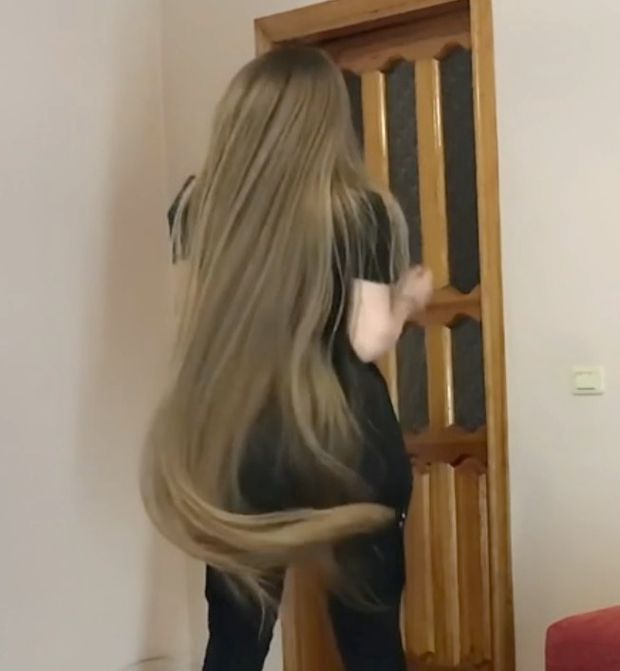 VIDEO - Rapunzel hair dancing and fun